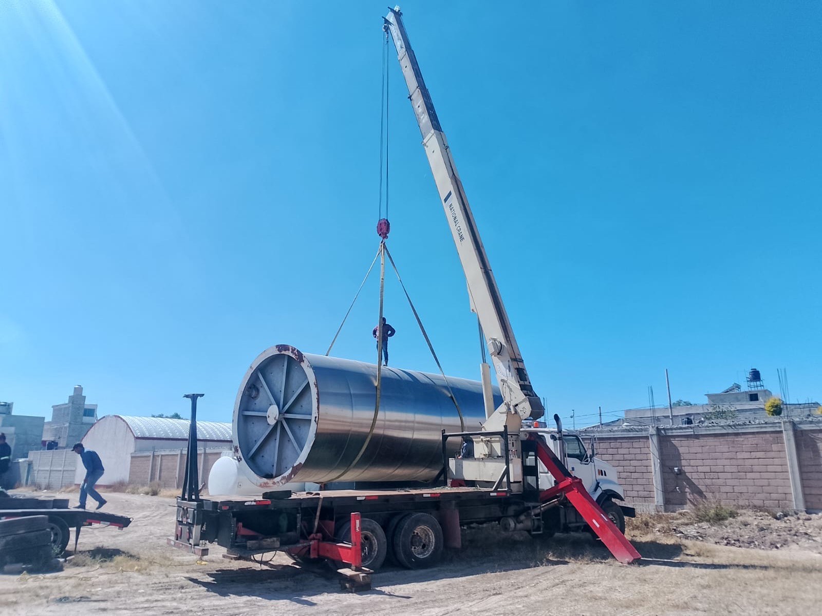 Izaje de poste estructural en zona montañosa